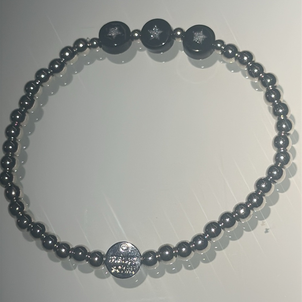 Marlyn Schiff Silver tone beads in Stretchy Bracelet with black beads stars 3 mm